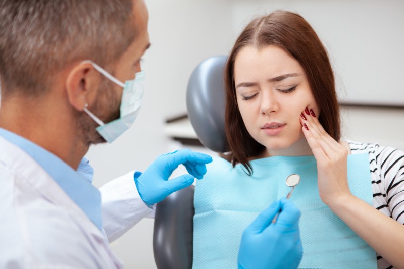 person at emergency dentist for facial swelling 